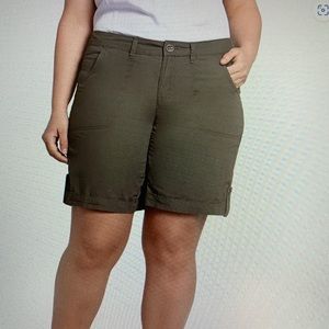 REITMANS green cargo shorts 🪴